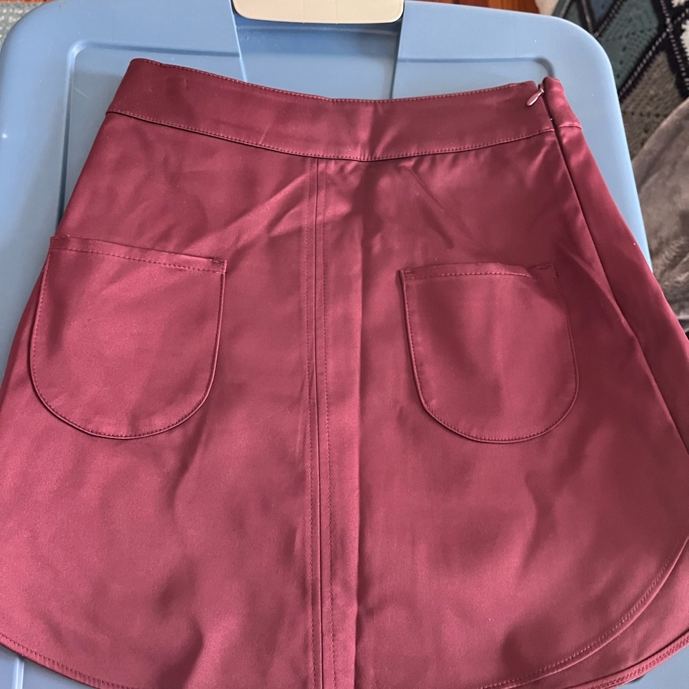 NWT H&M winter ‘22 skirt - burgundy satin